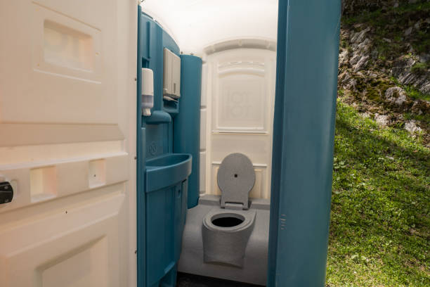 Best Construction site porta potty rental  in Mukwonago, WI