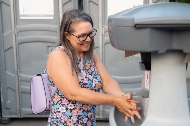 Best Portable bathroom rental  in Mukwonago, WI